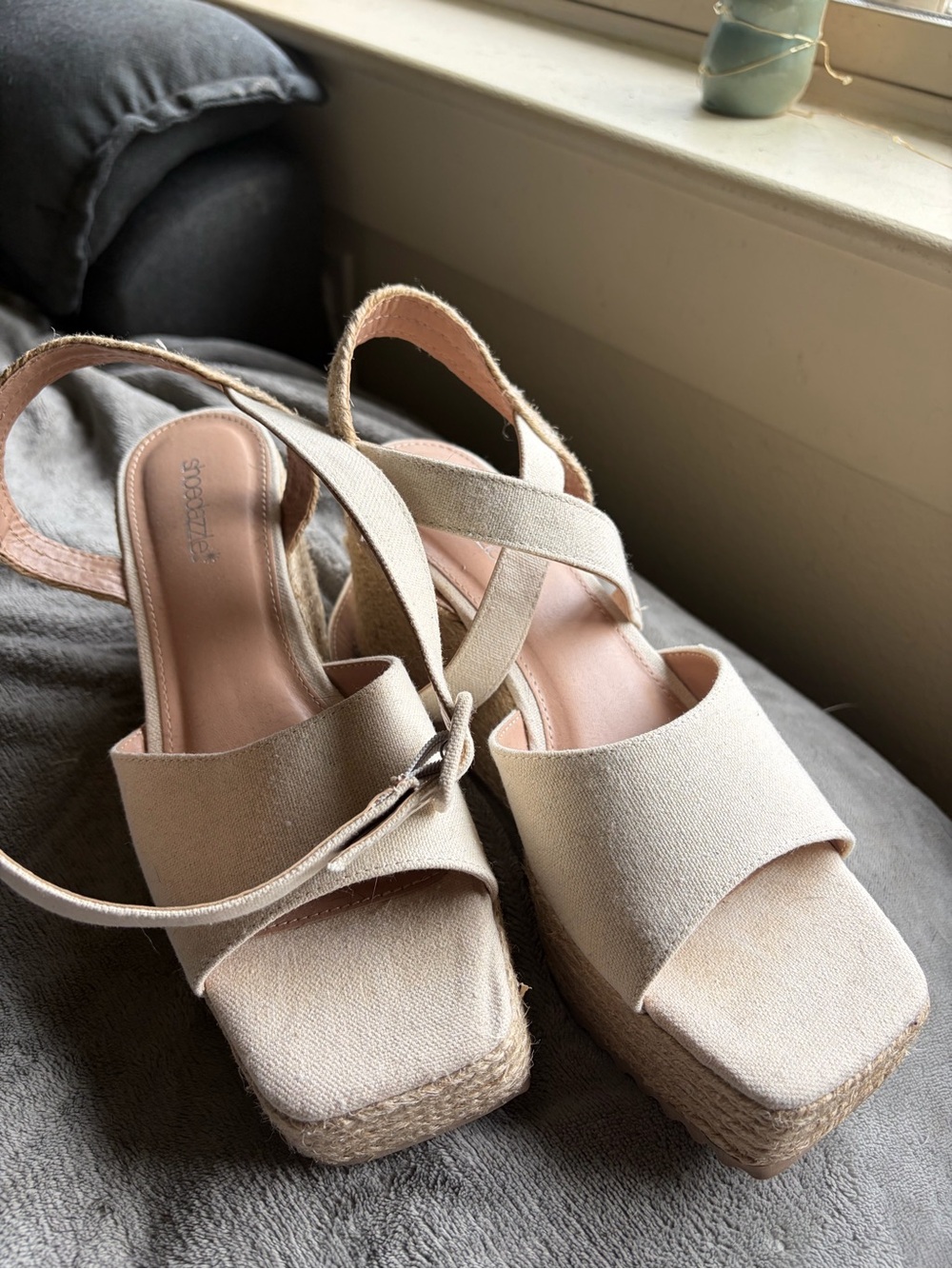 Shoe Dazzle Cream Espadrille Platform Sandals